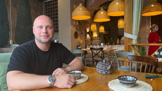     Вадим Пиголицин: как пройти путь от официанта до ресторатора и стать успешным в Братске?